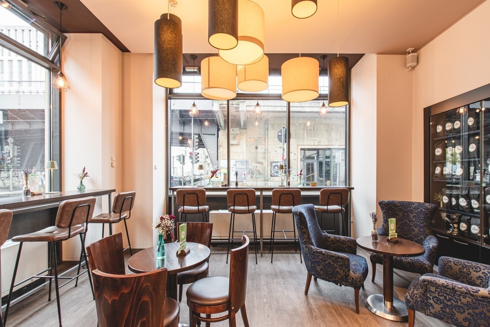 <span class="translation_missing" title="translation missing: en.meta.location_title, location_name: Kaffeeserie, city: Berlin">Location Title</span>