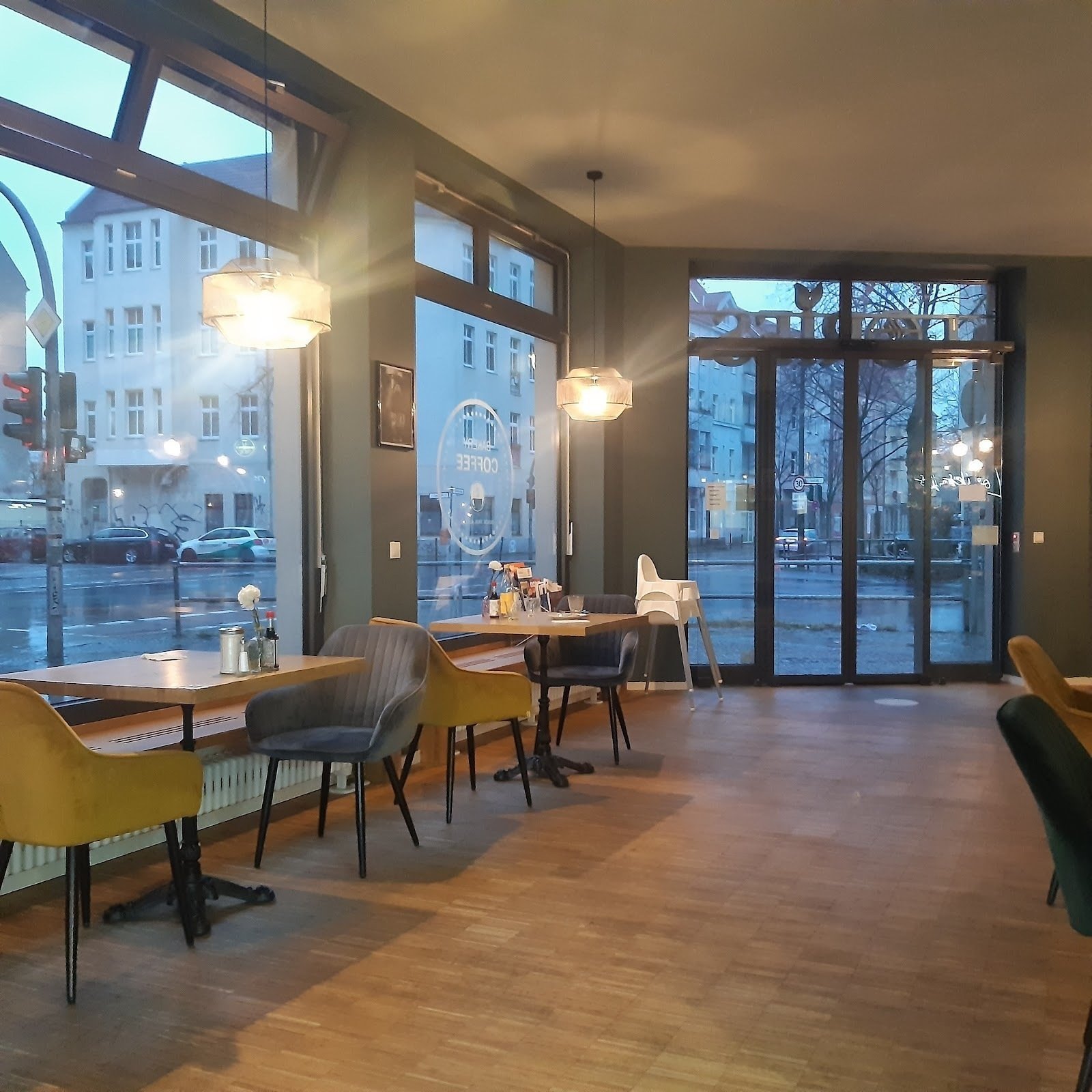 <span class="translation_missing" title="translation missing: en.meta.location_title, location_name: Lories, city: Berlin">Location Title</span>