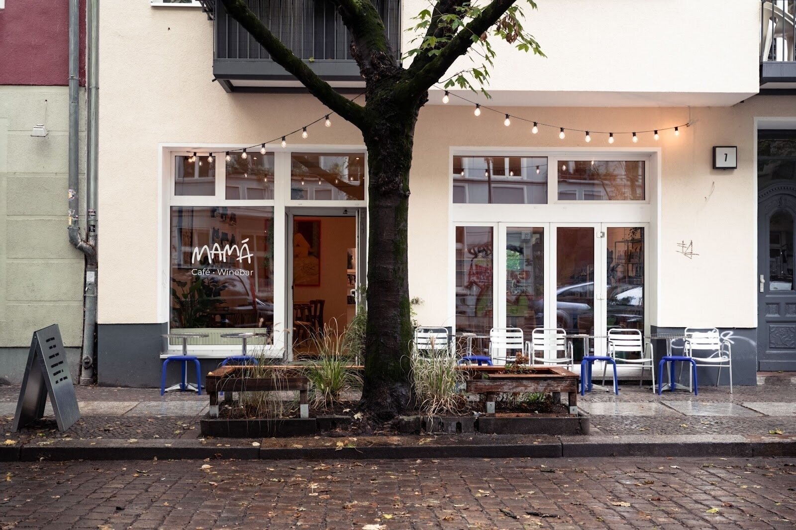 <span class="translation_missing" title="translation missing: en.meta.location_title, location_name: Mamá Café Bar, city: Berlin">Location Title</span>