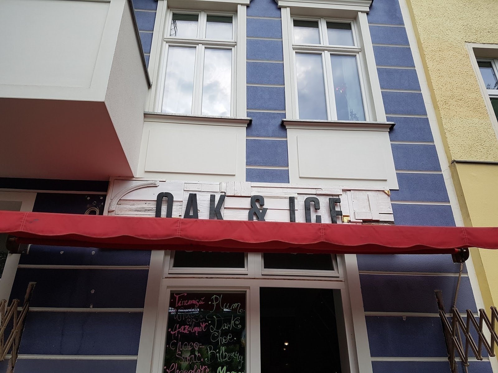 <span class="translation_missing" title="translation missing: en.meta.location_title, location_name: OAK &amp; ICE, city: Berlin">Location Title</span>