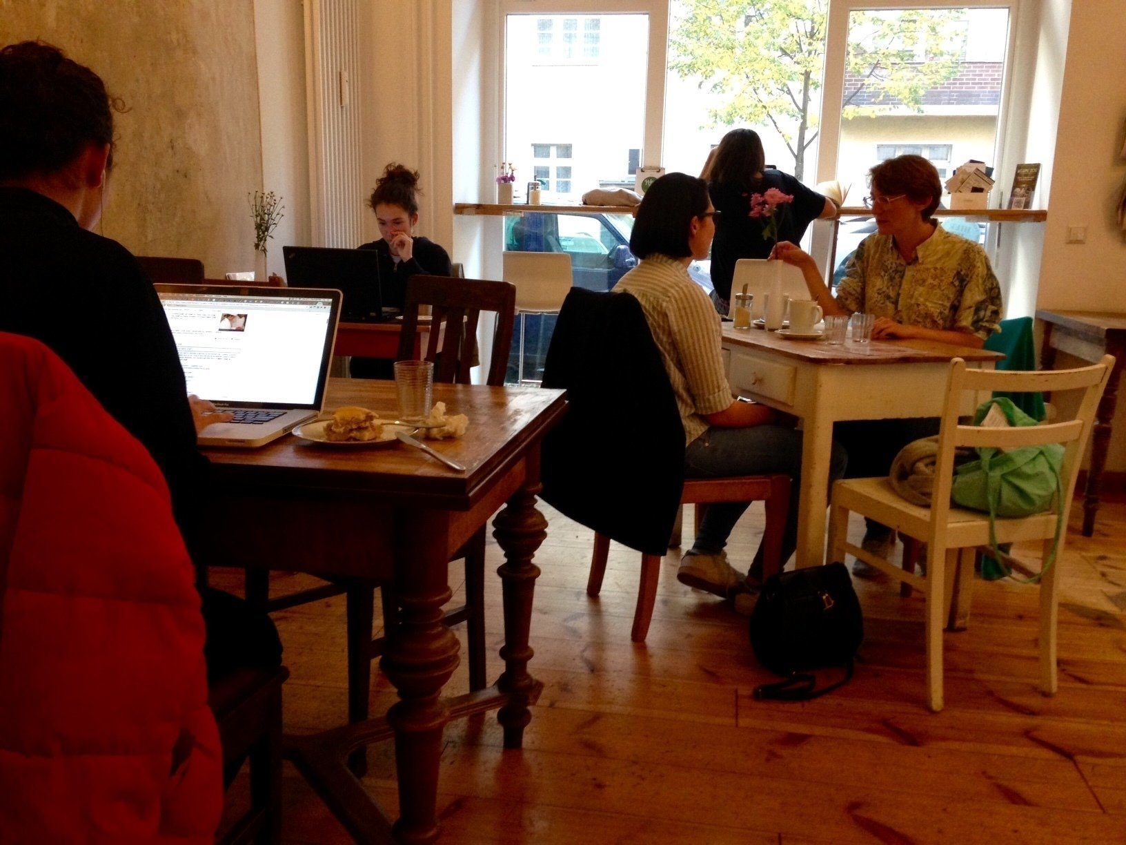 <span class="translation_missing" title="translation missing: en.meta.location_title, location_name: PêleMêle Café, city: Berlin">Location Title</span>