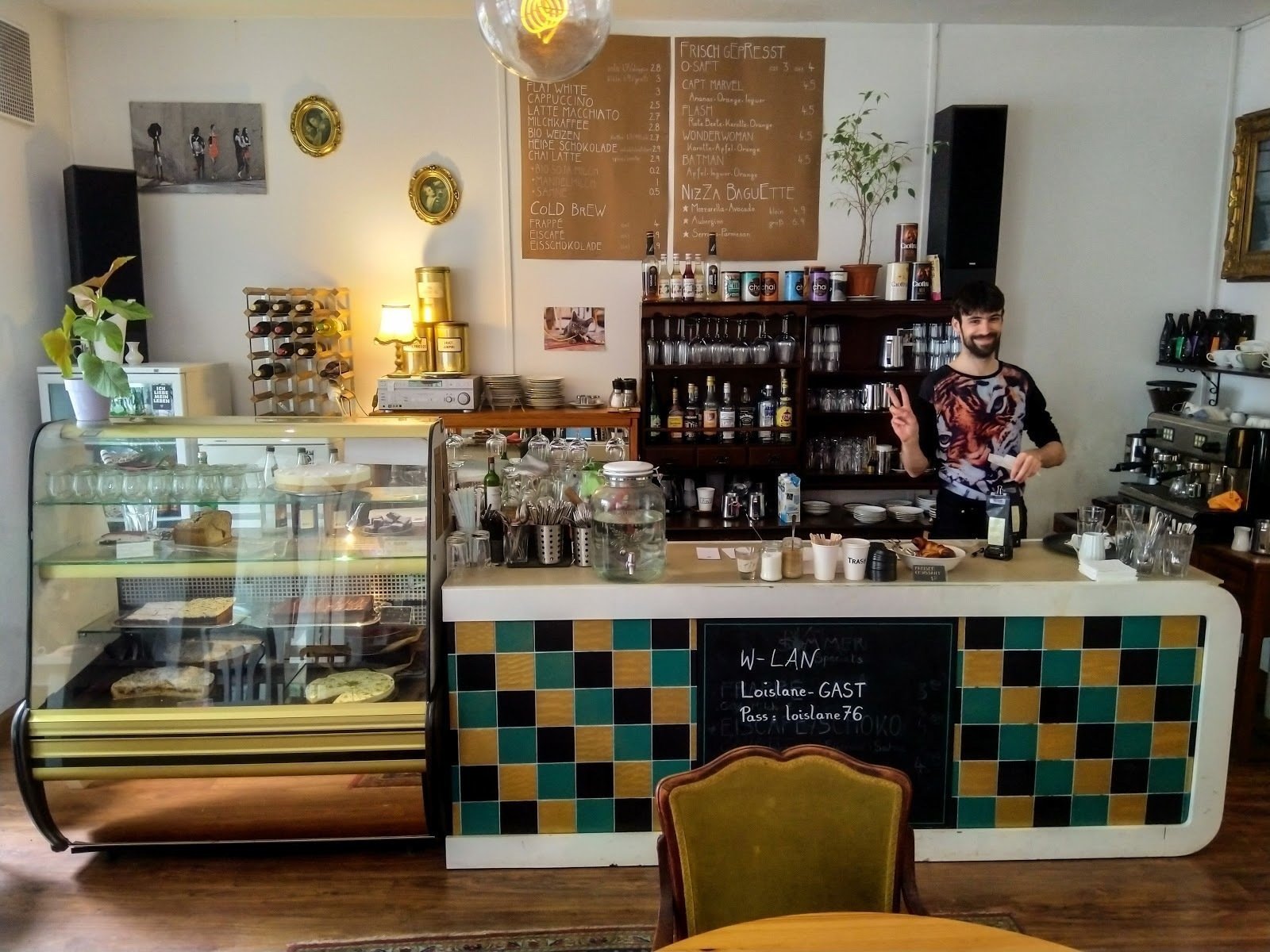 <span class="translation_missing" title="translation missing: en.meta.location_title, location_name: Restaurant Café Loislane, city: Berlin">Location Title</span>