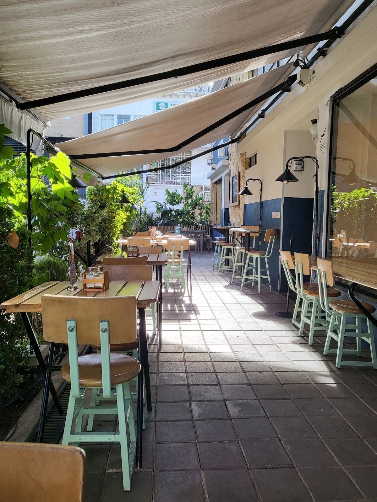 <span class="translation_missing" title="translation missing: en.meta.location_title, location_name: Mistral, city: Bogotá">Location Title</span>