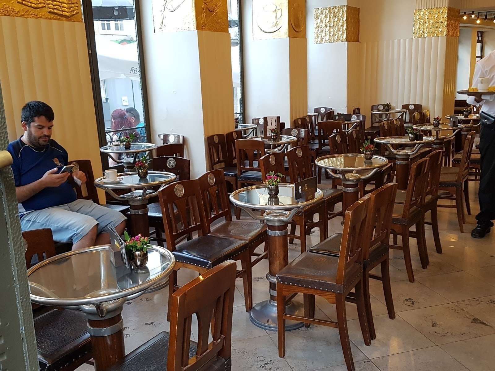 <span class="translation_missing" title="translation missing: en.meta.location_title, location_name: A Brasileira, city: Braga">Location Title</span>