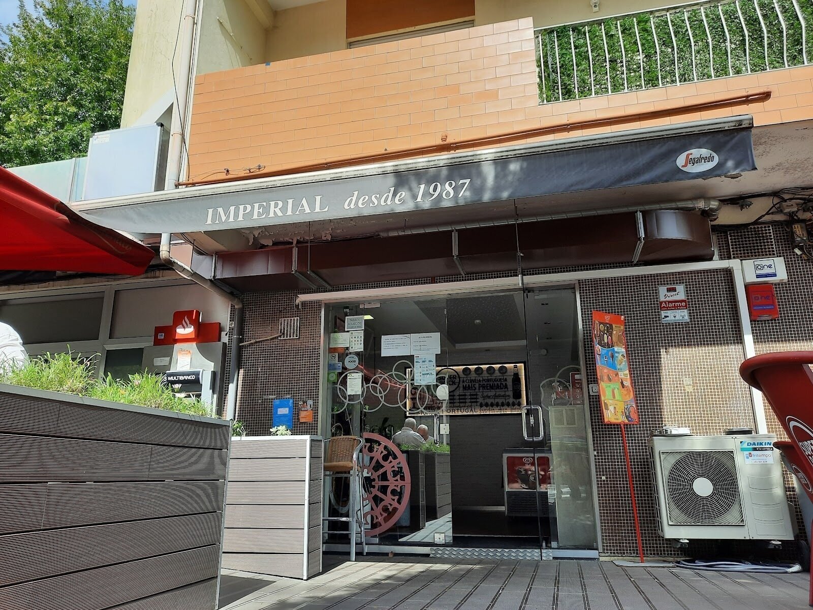 <span class="translation_missing" title="translation missing: en.meta.location_title, location_name: Café Imperial, city: Braga">Location Title</span>