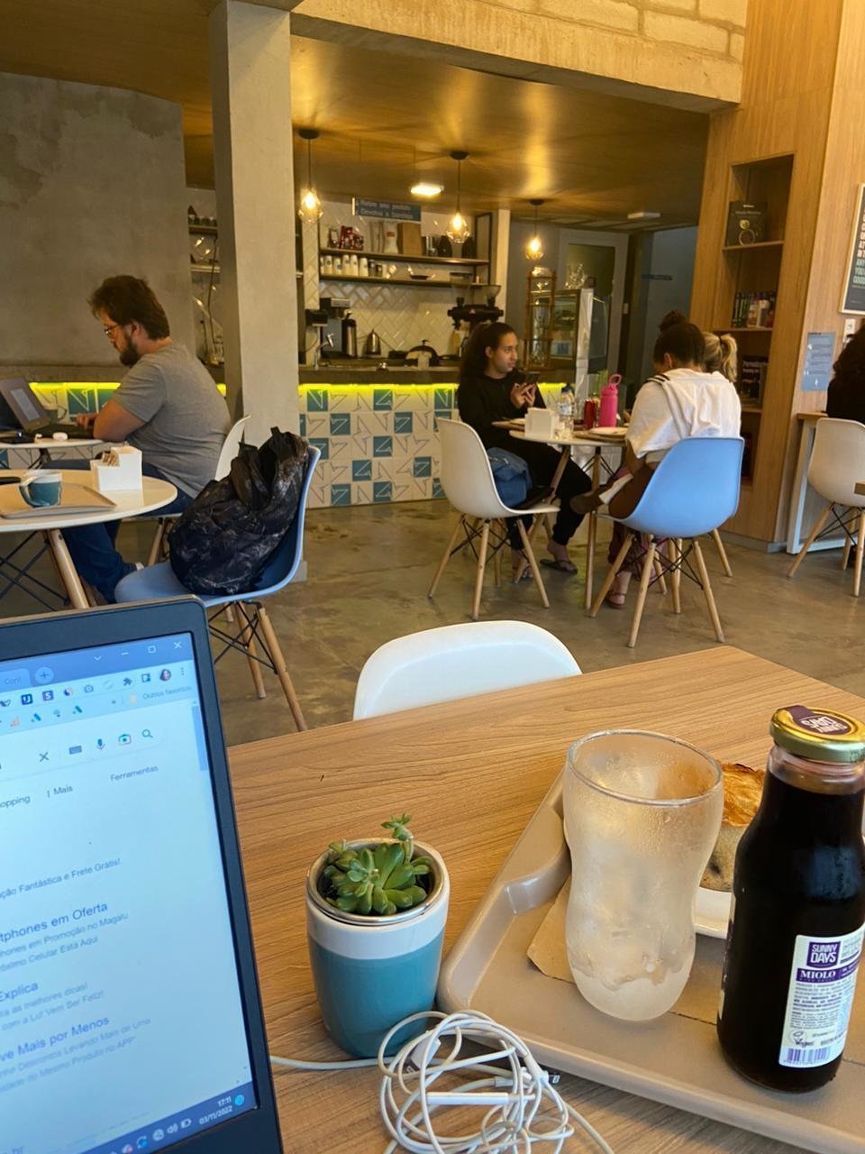 <span class="translation_missing" title="translation missing: en.meta.location_title, location_name: Nitrogênio Café, city: Brasília">Location Title</span>