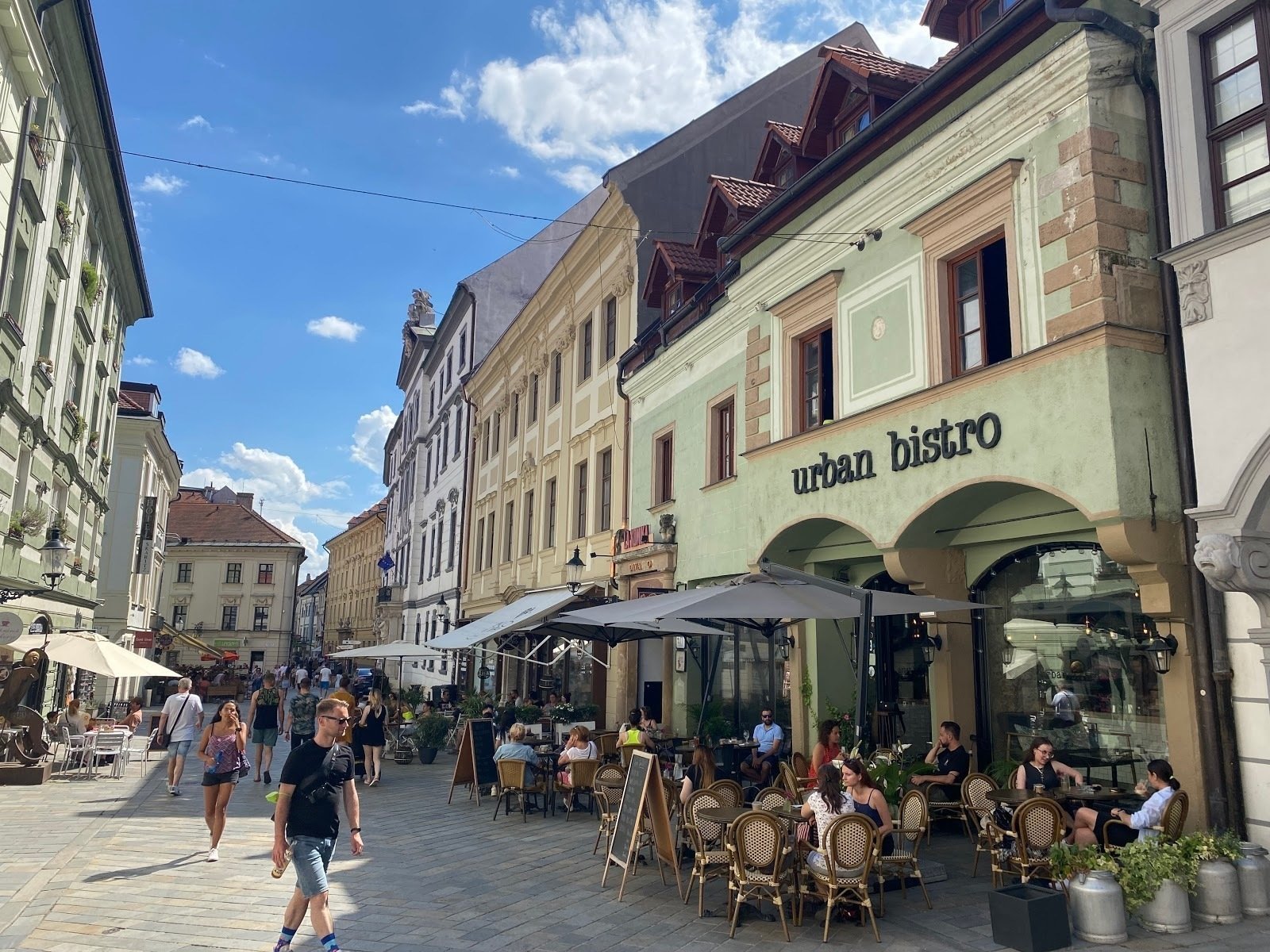 <span class="translation_missing" title="translation missing: en.meta.location_title, location_name: Urban Bistro, city: Bratislava">Location Title</span>
