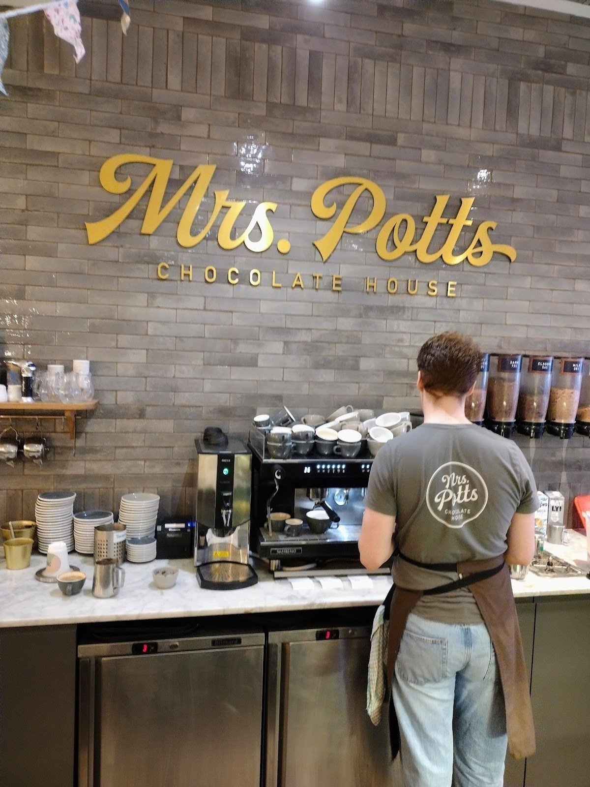 <span class="translation_missing" title="translation missing: en.meta.location_title, location_name: Mrs. Potts Chocolate House, city: Bristol">Location Title</span>