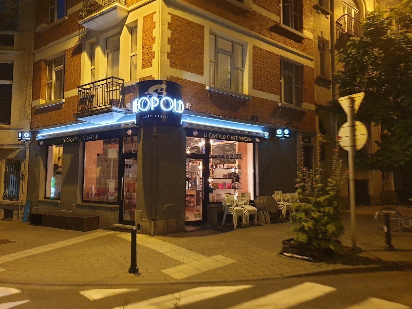 <span class="translation_missing" title="translation missing: en.meta.location_title, location_name: Leopold Café Presse @ Av. du Diamant, city: Brussels">Location Title</span>