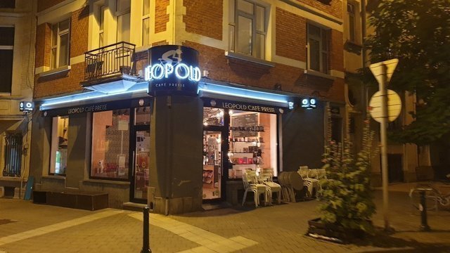 Leopold Café Presse @ Av. du Diamant