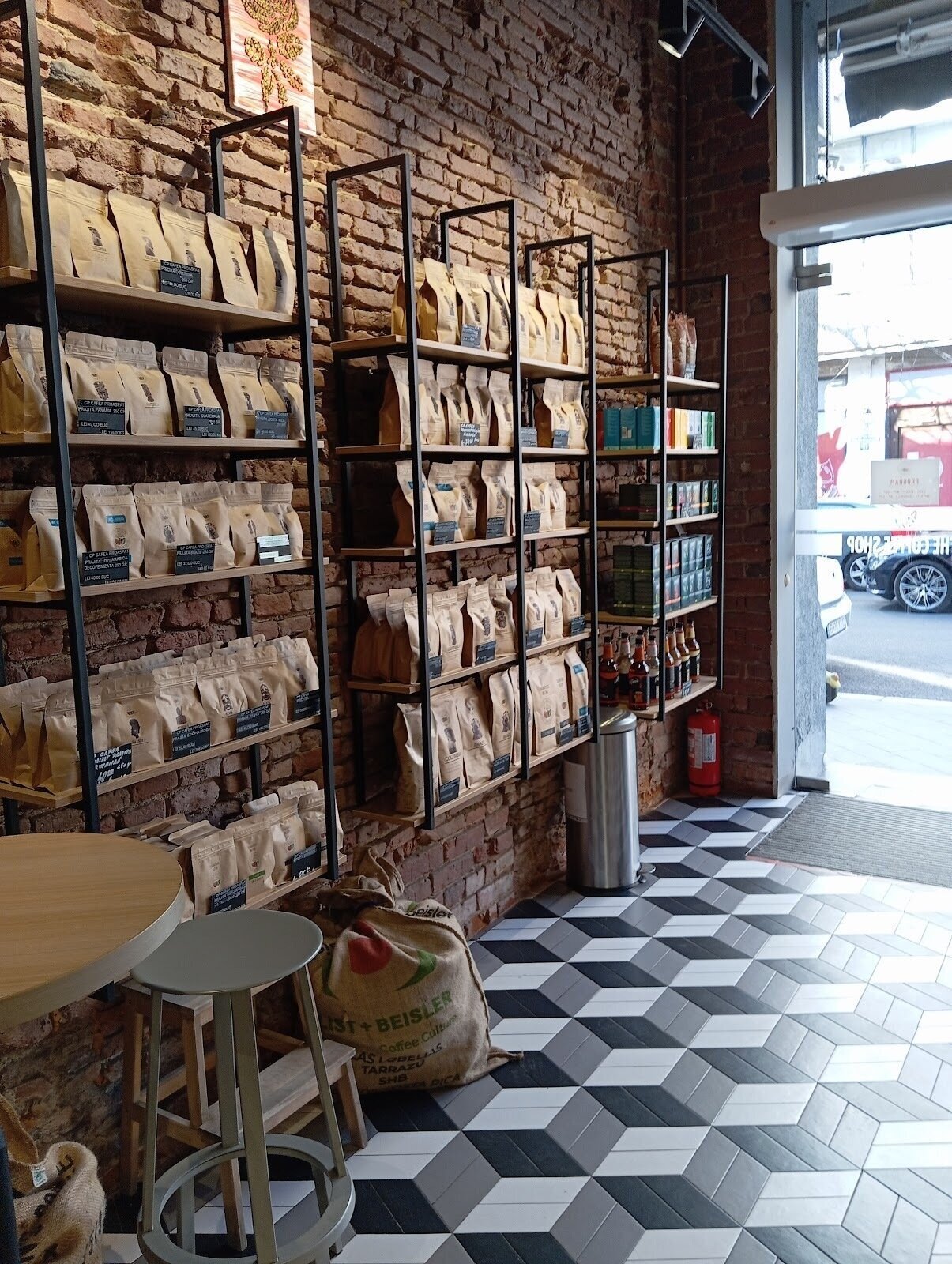 <span class="translation_missing" title="translation missing: en.meta.location_title, location_name: The Coffee Shop, city: Bucharest">Location Title</span>