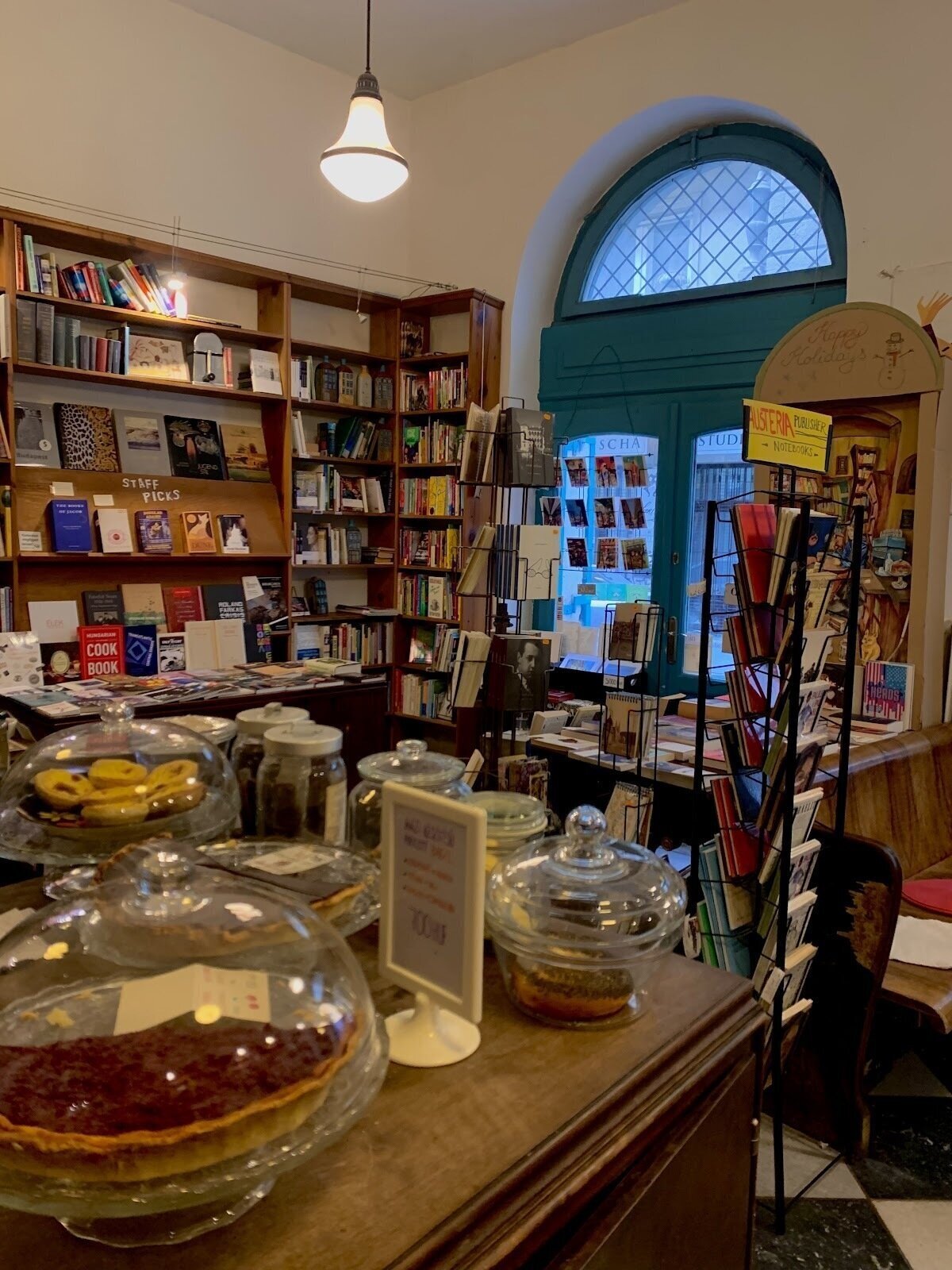 <span class="translation_missing" title="translation missing: en.meta.location_title, location_name: Massolit Budapest Books and Café, city: Budapest">Location Title</span>
