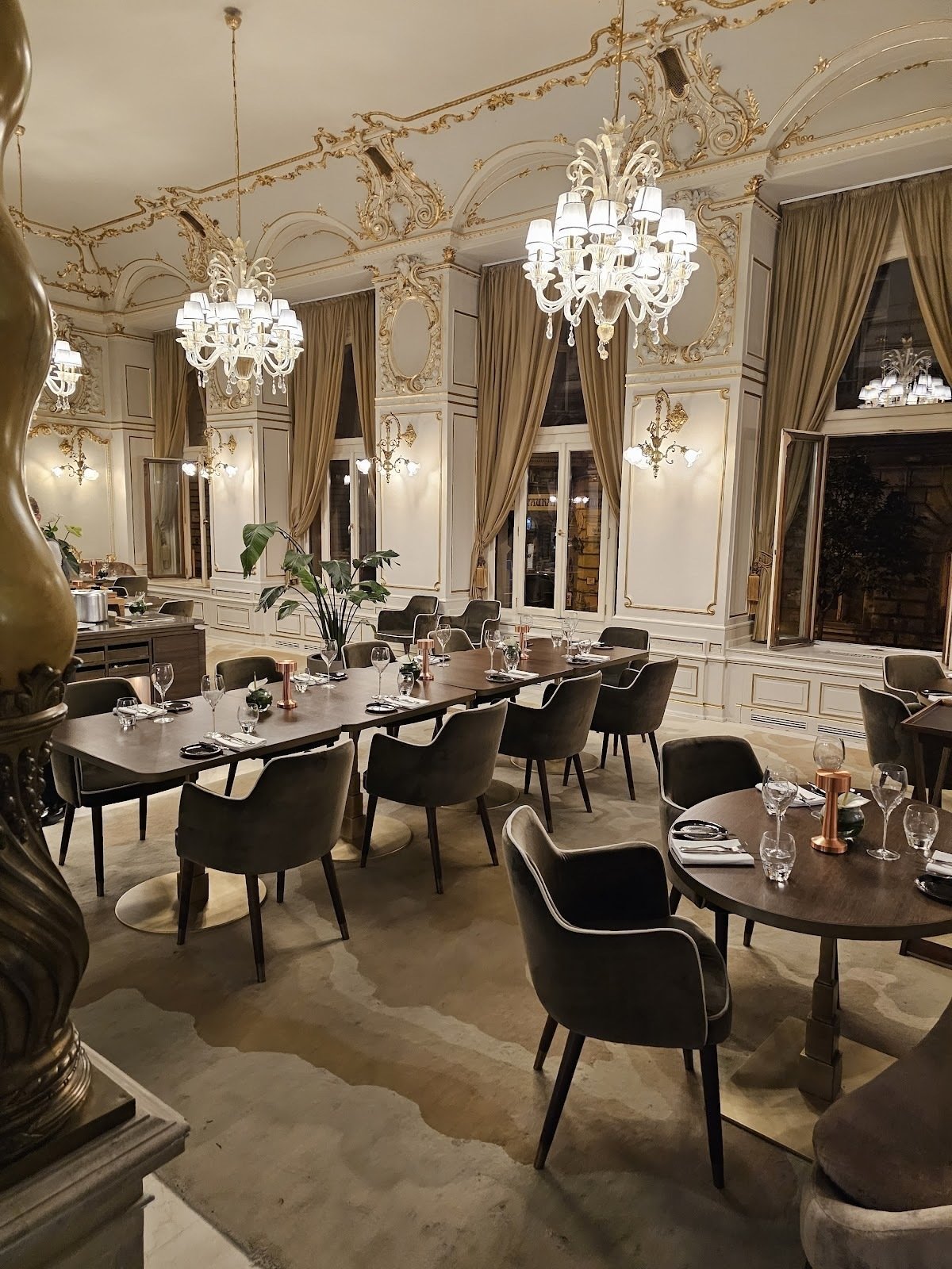 <span class="translation_missing" title="translation missing: en.meta.location_title, location_name: New York Café, city: Budapest">Location Title</span>