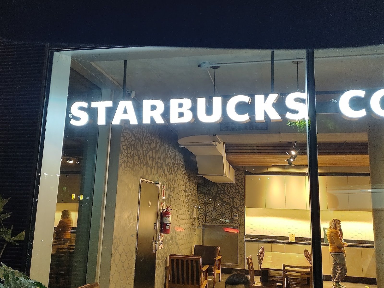 <span class="translation_missing" title="translation missing: en.meta.location_title, location_name: Starbucks @ Av. Caseros, city: Buenos Aires">Location Title</span>