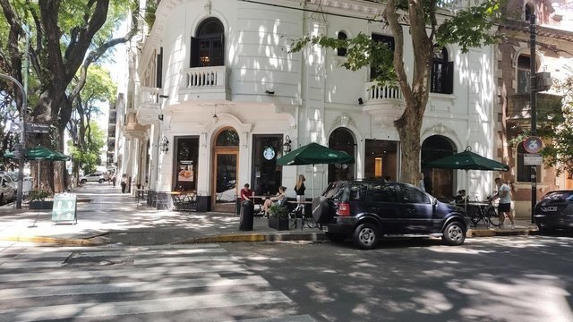 Starbucks @ Av. Federico Lacroze