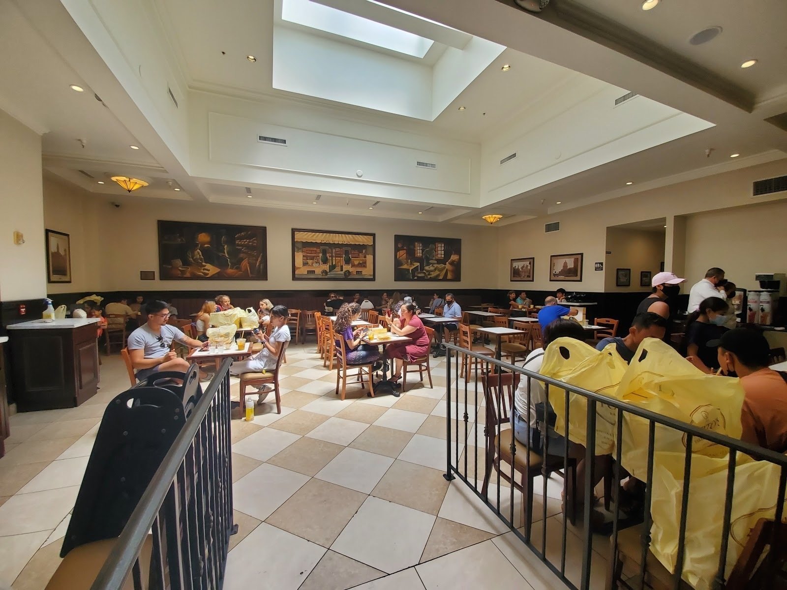 <span class="translation_missing" title="translation missing: en.meta.location_title, location_name: Porto&#39;s Bakery and Cafe, city: Burbank">Location Title</span>