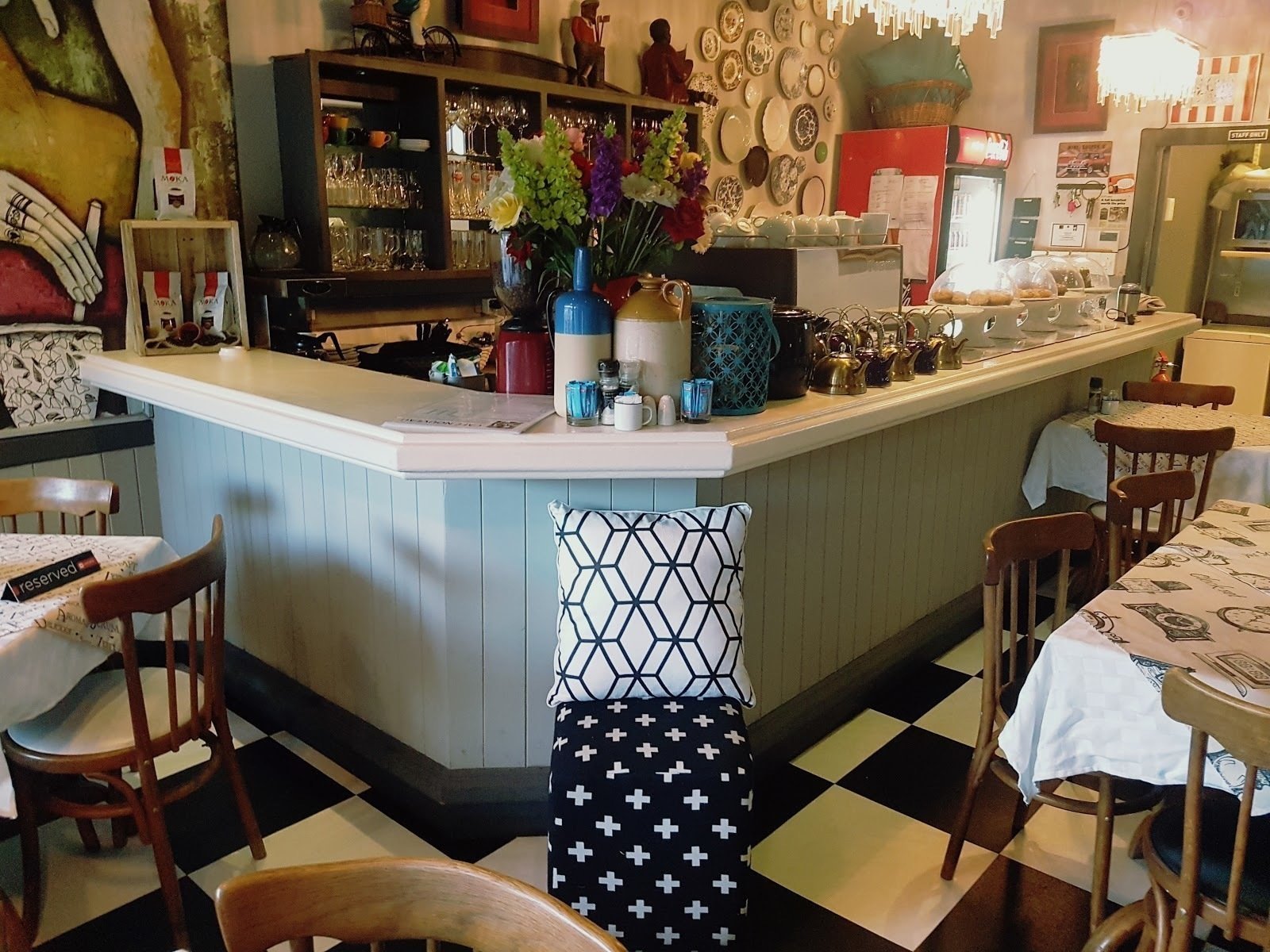 <span class="translation_missing" title="translation missing: en.meta.location_title, location_name: Cafe Nouveau, city: Cape Town">Location Title</span>