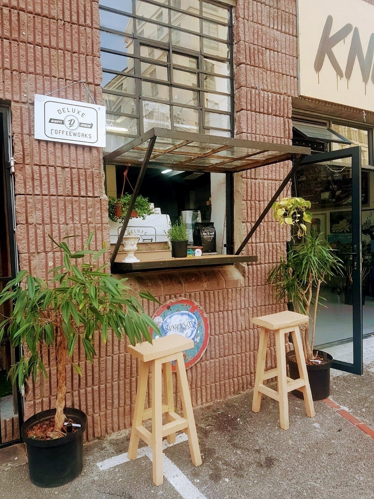 <span class="translation_missing" title="translation missing: en.meta.location_title, location_name: Knext Cafe, city: Cape Town">Location Title</span>