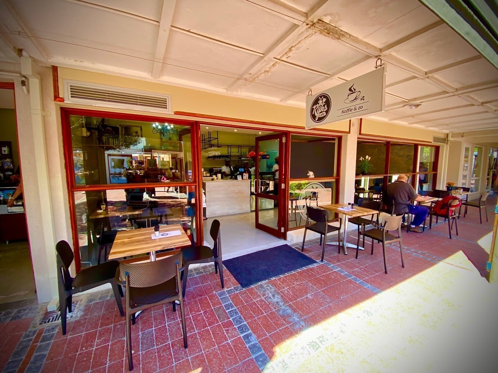 <span class="translation_missing" title="translation missing: en.meta.location_title, location_name: Rijks Café, city: Cape Town">Location Title</span>