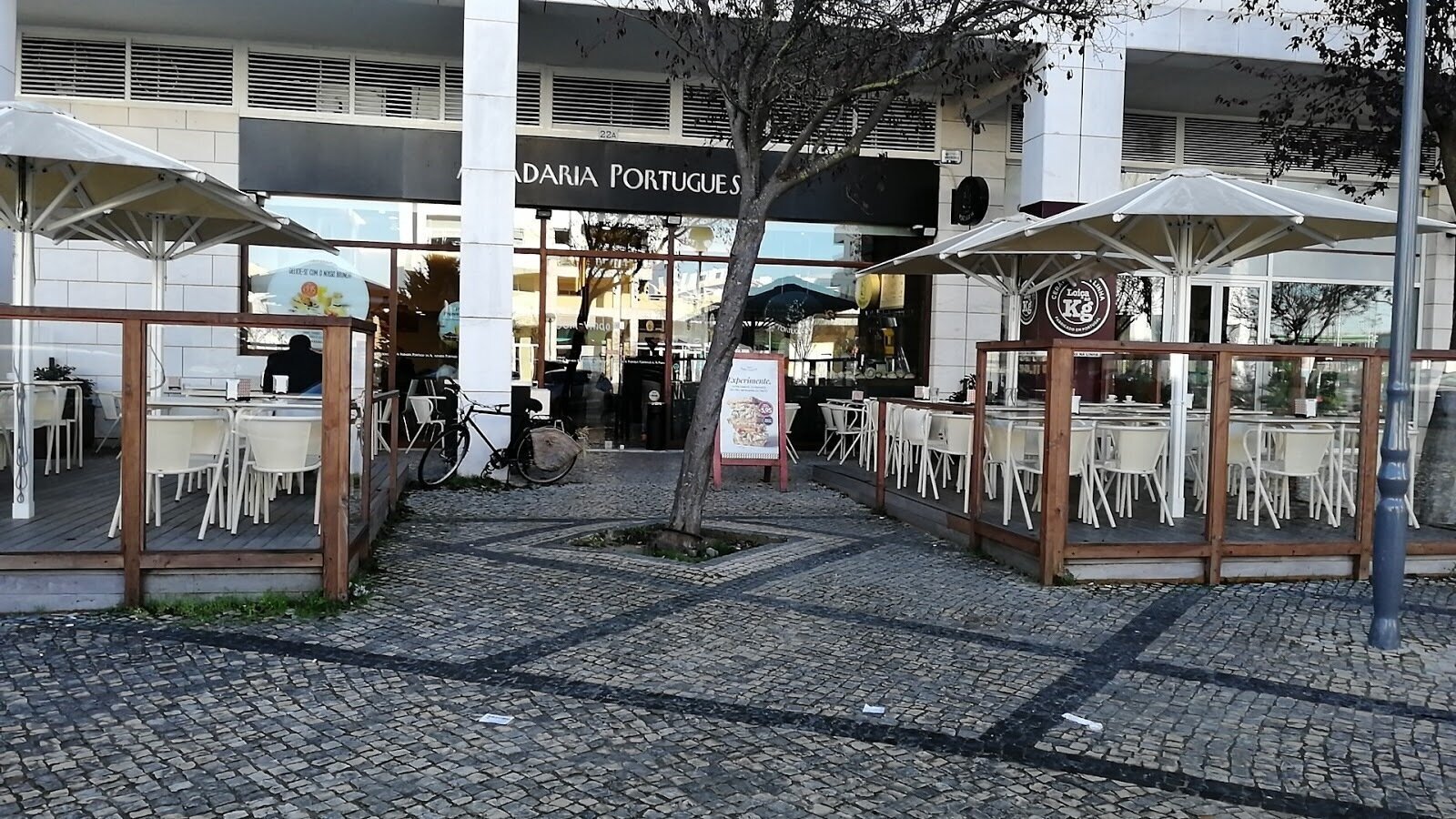 <span class="translation_missing" title="translation missing: en.meta.location_title, location_name: A Padaria Portuguesa, city: Cascais">Location Title</span>