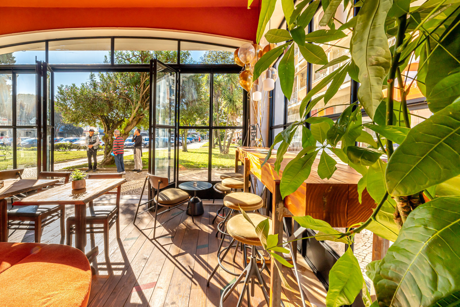 <span class="translation_missing" title="translation missing: en.meta.location_title, location_name: M Café, city: Cascais">Location Title</span>