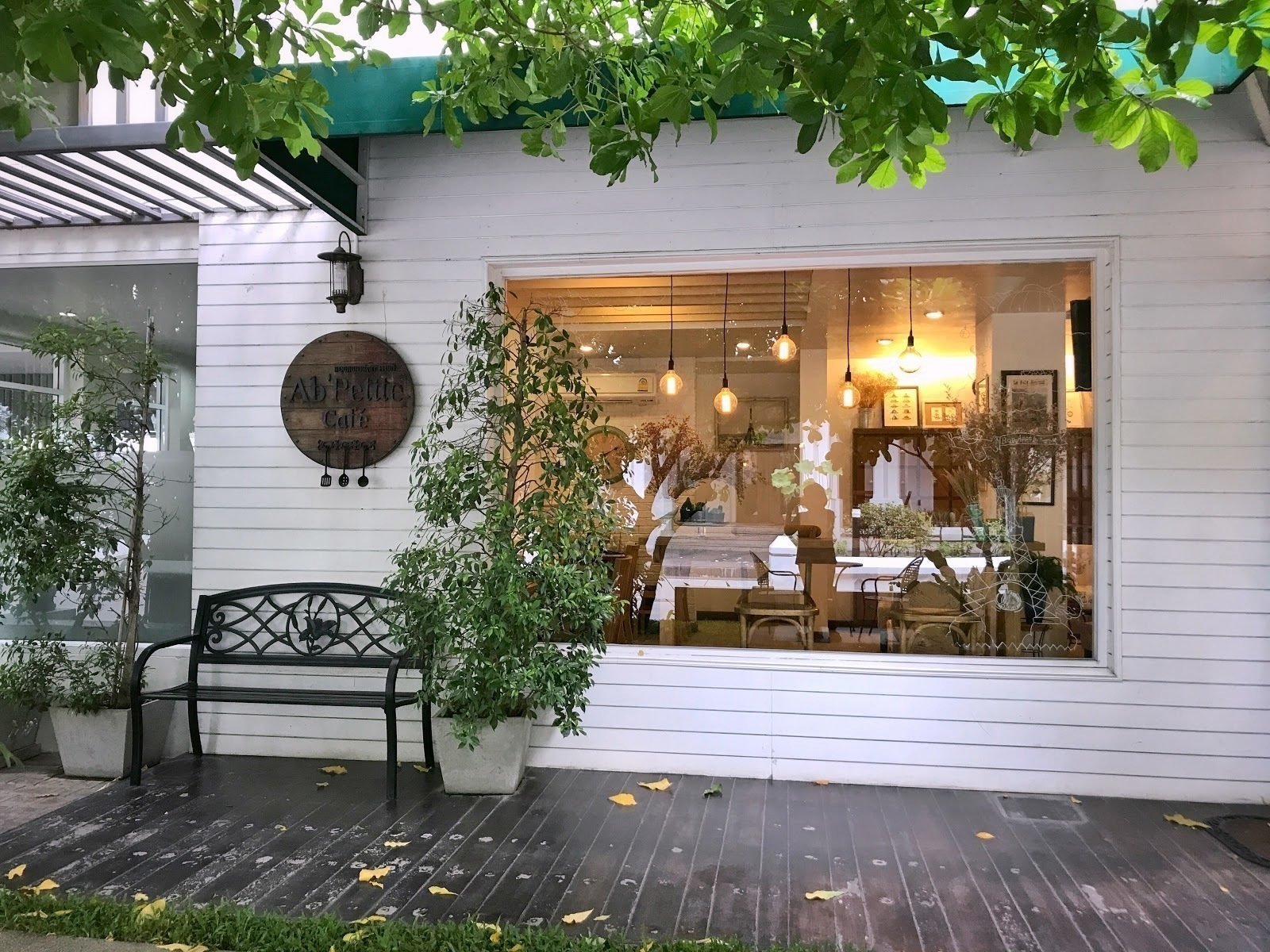<span class="translation_missing" title="translation missing: en.meta.location_title, location_name: Ab&#39;Petite Café, city: Chiang Mai">Location Title</span>