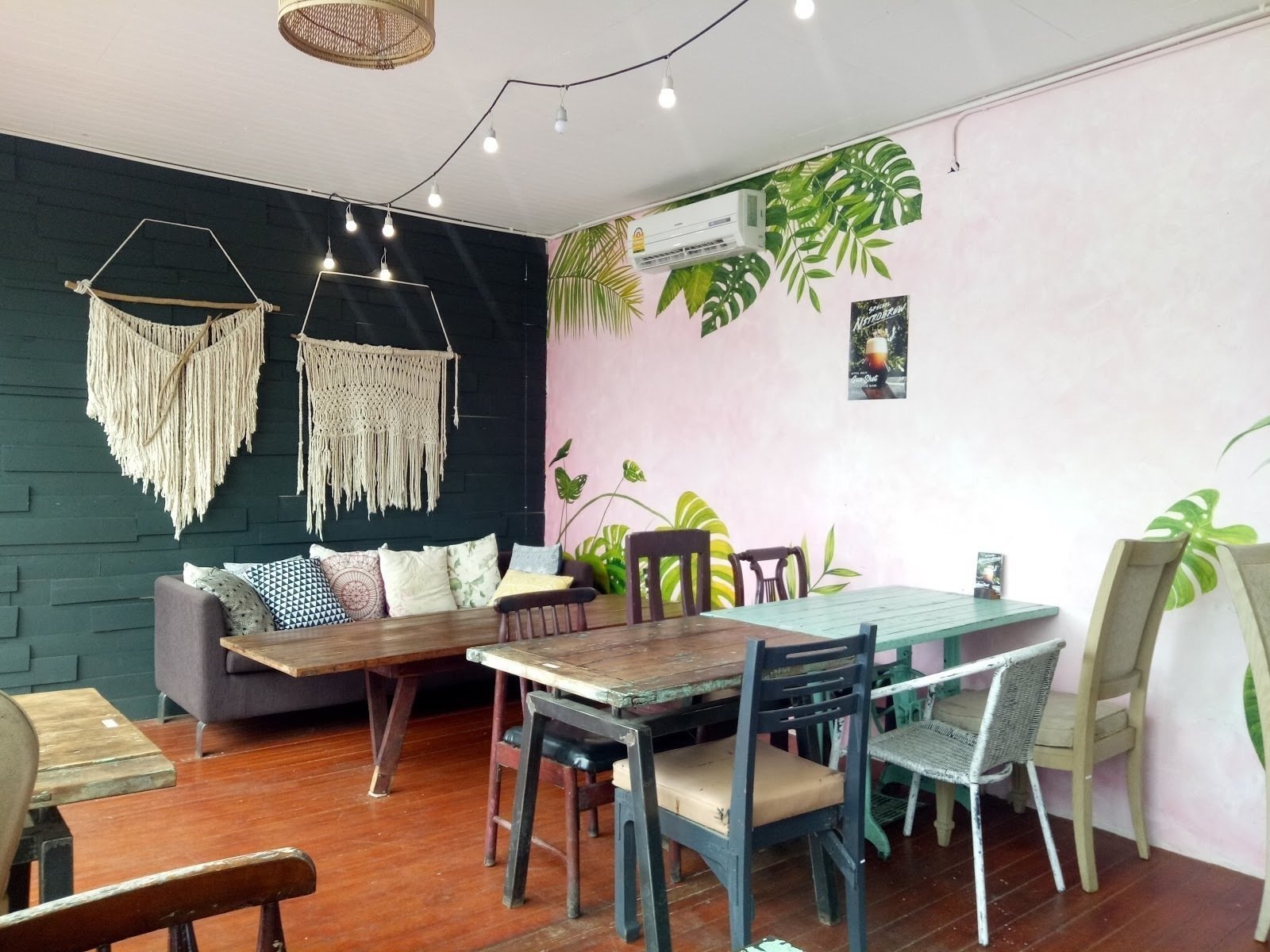 <span class="translation_missing" title="translation missing: en.meta.location_title, location_name: Rustic and Blue The Farm Shop, city: Chiang Mai">Location Title</span>