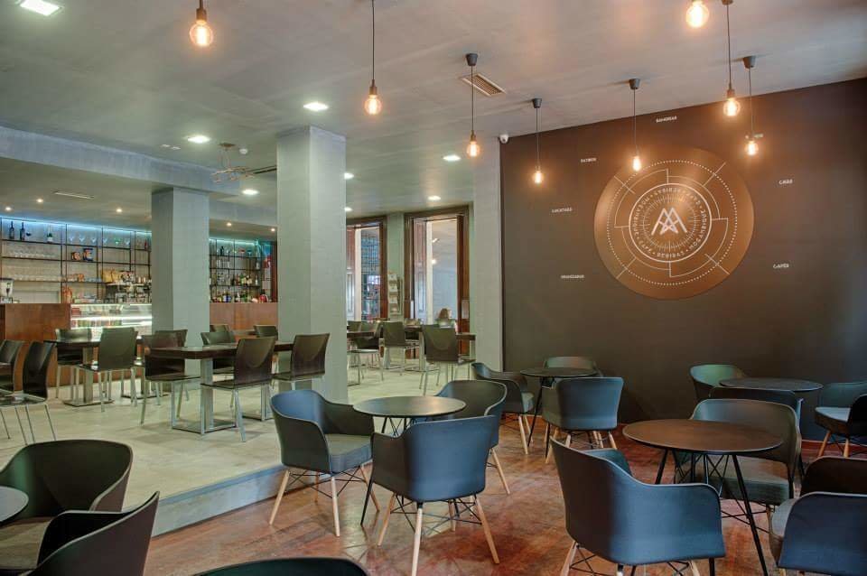 <span class="translation_missing" title="translation missing: en.meta.location_title, location_name: Café Moçambique, city: Coimbra">Location Title</span>