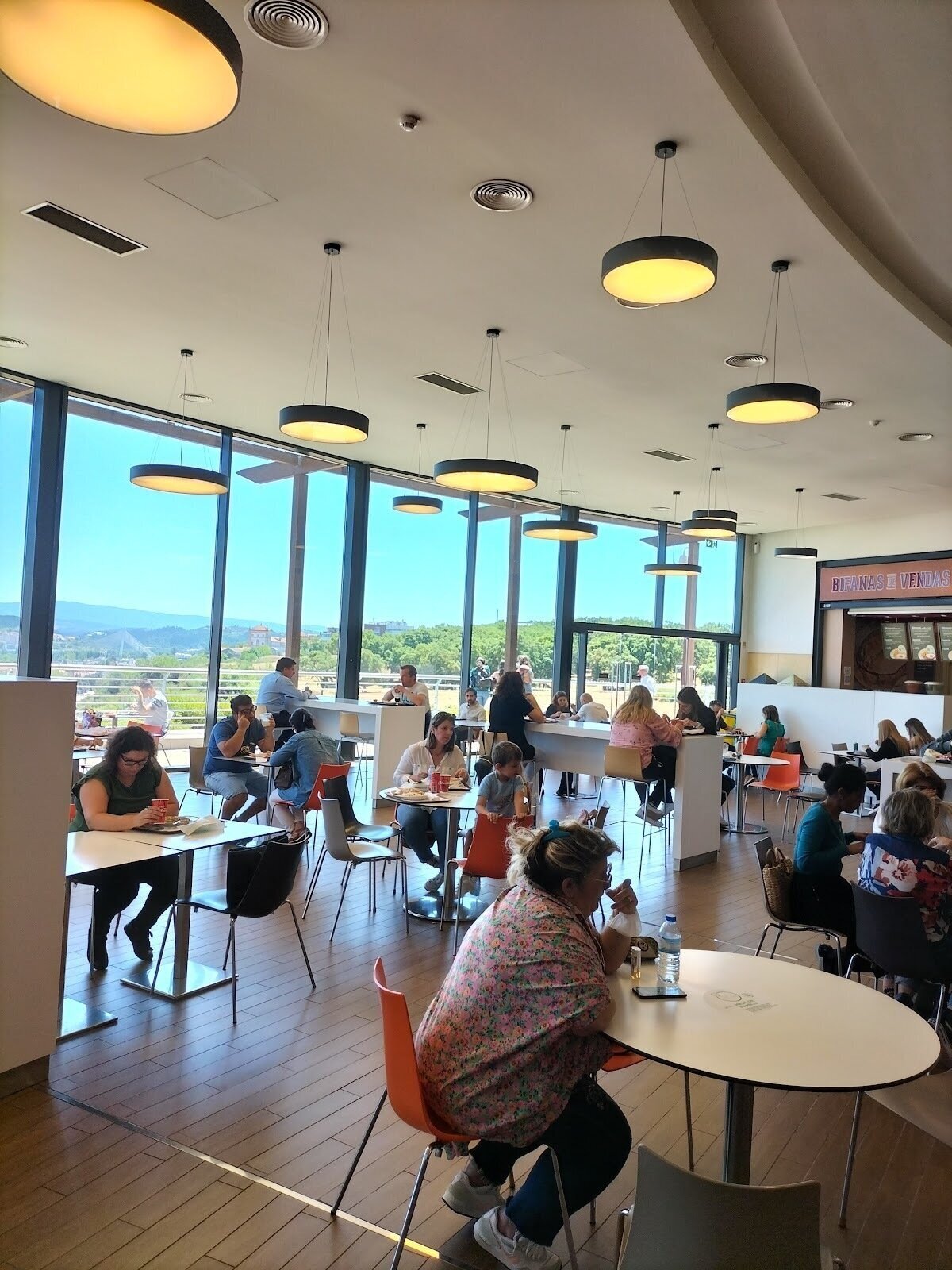 <span class="translation_missing" title="translation missing: en.meta.location_title, location_name: Forum Coimbra, city: Coimbra">Location Title</span>