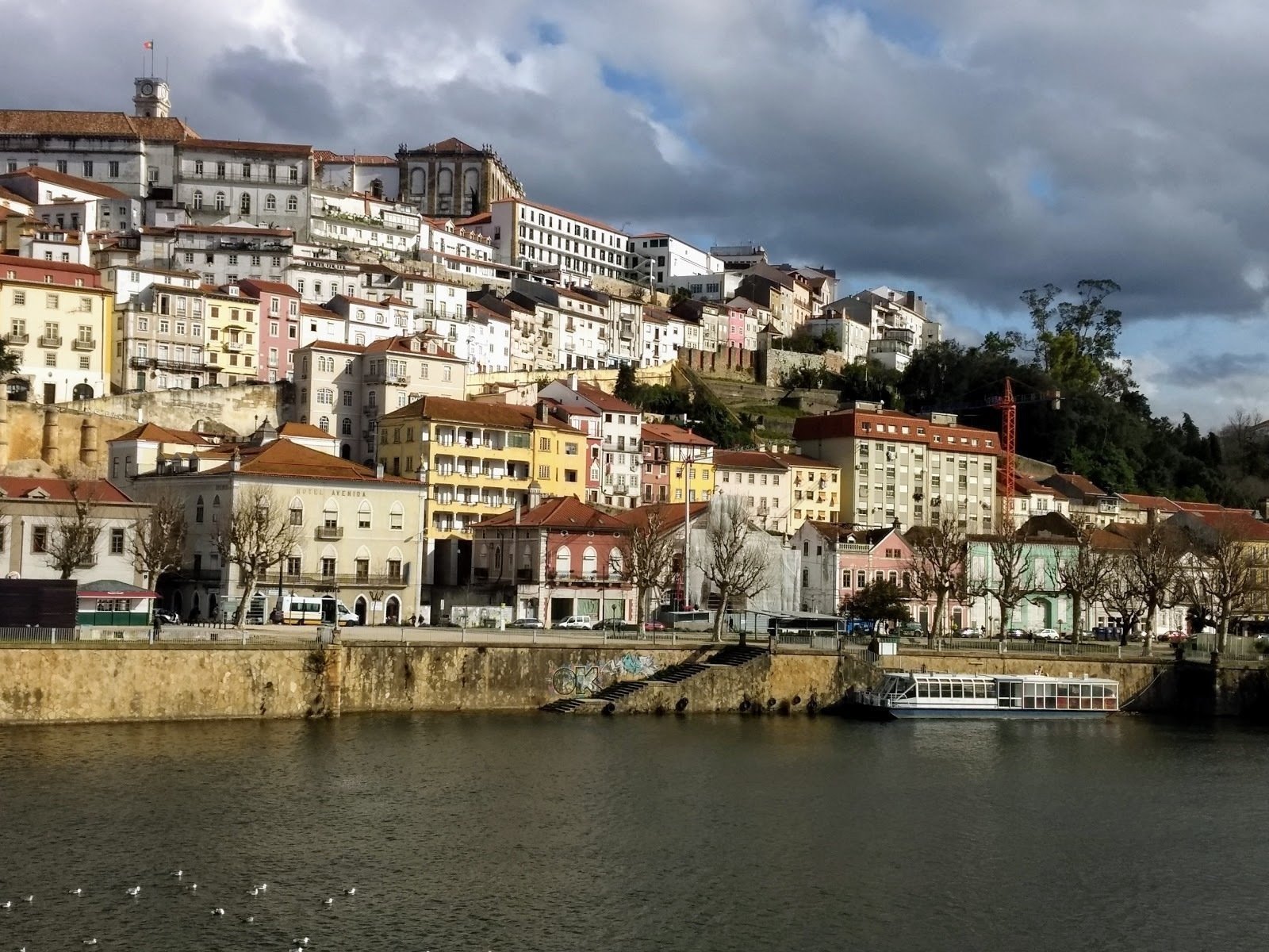 <span class="translation_missing" title="translation missing: en.meta.location_title, location_name: Galeria Bar Santa Clara, city: Coimbra">Location Title</span>