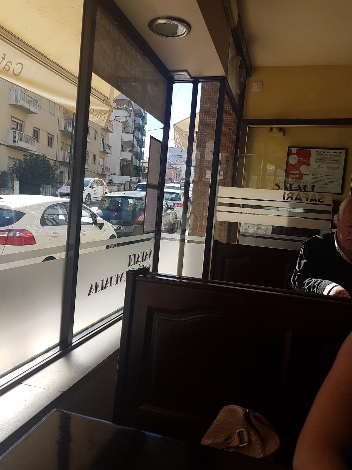<span class="translation_missing" title="translation missing: en.meta.location_title, location_name: Restaurante Safari, city: Coimbra">Location Title</span>