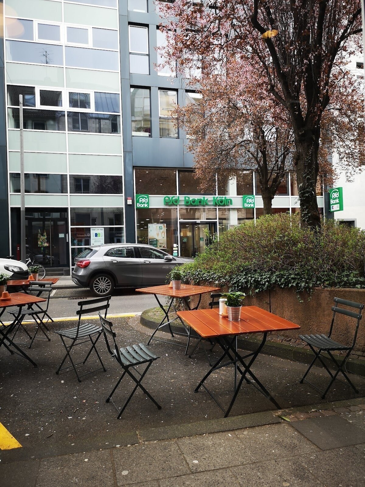 <span class="translation_missing" title="translation missing: en.meta.location_title, location_name: Café Heimisch, city: Cologne">Location Title</span>