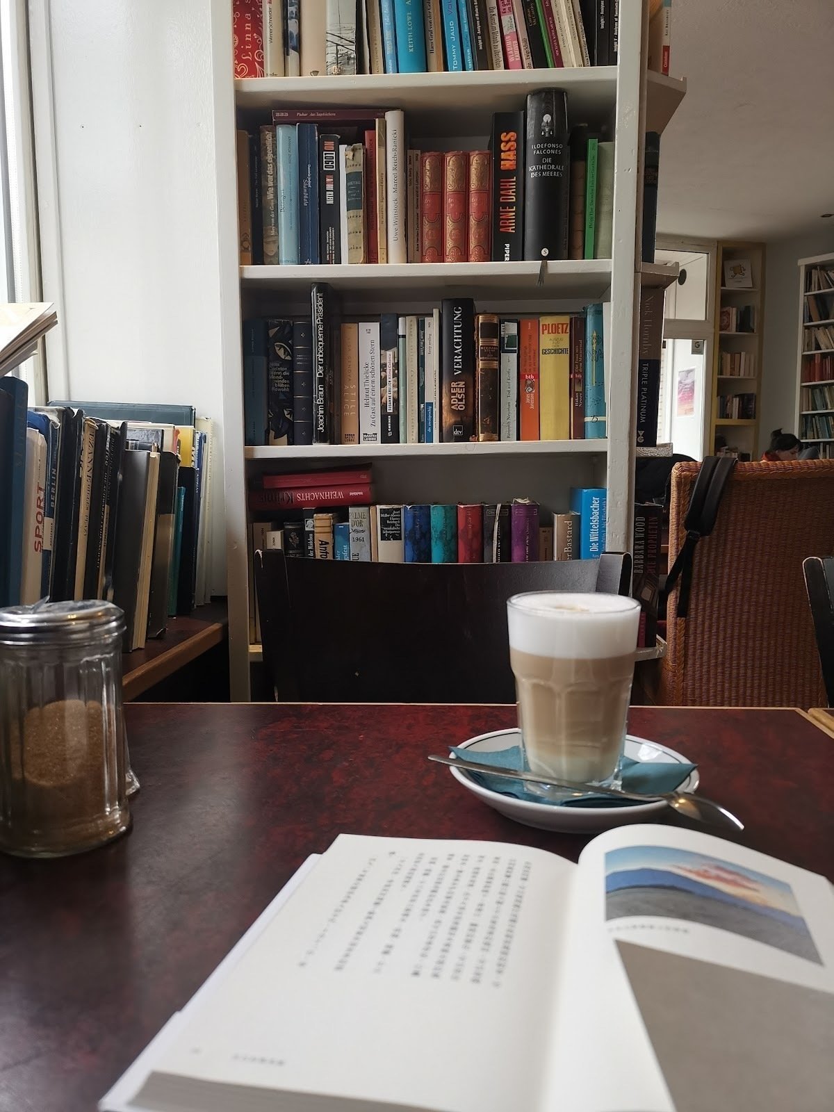 <span class="translation_missing" title="translation missing: en.meta.location_title, location_name: Goldmund Literatur Café Restaurant, city: Cologne">Location Title</span>