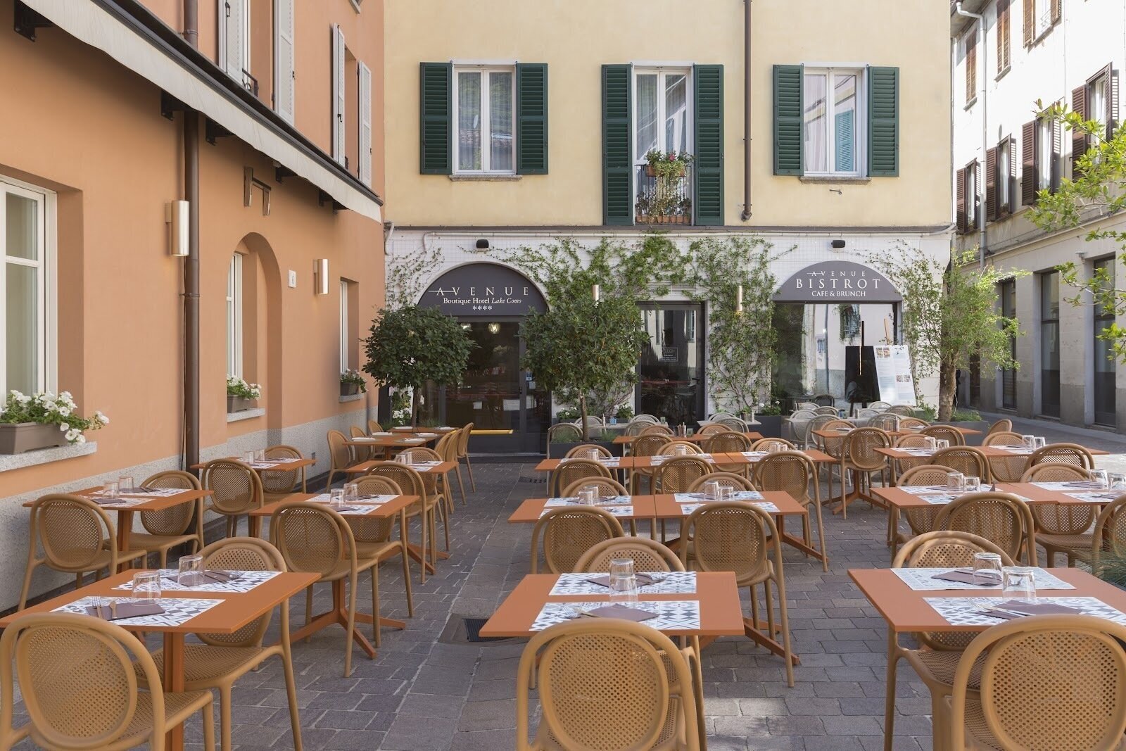 <span class="translation_missing" title="translation missing: en.meta.location_title, location_name: Avenue Hotel, city: Como">Location Title</span>
