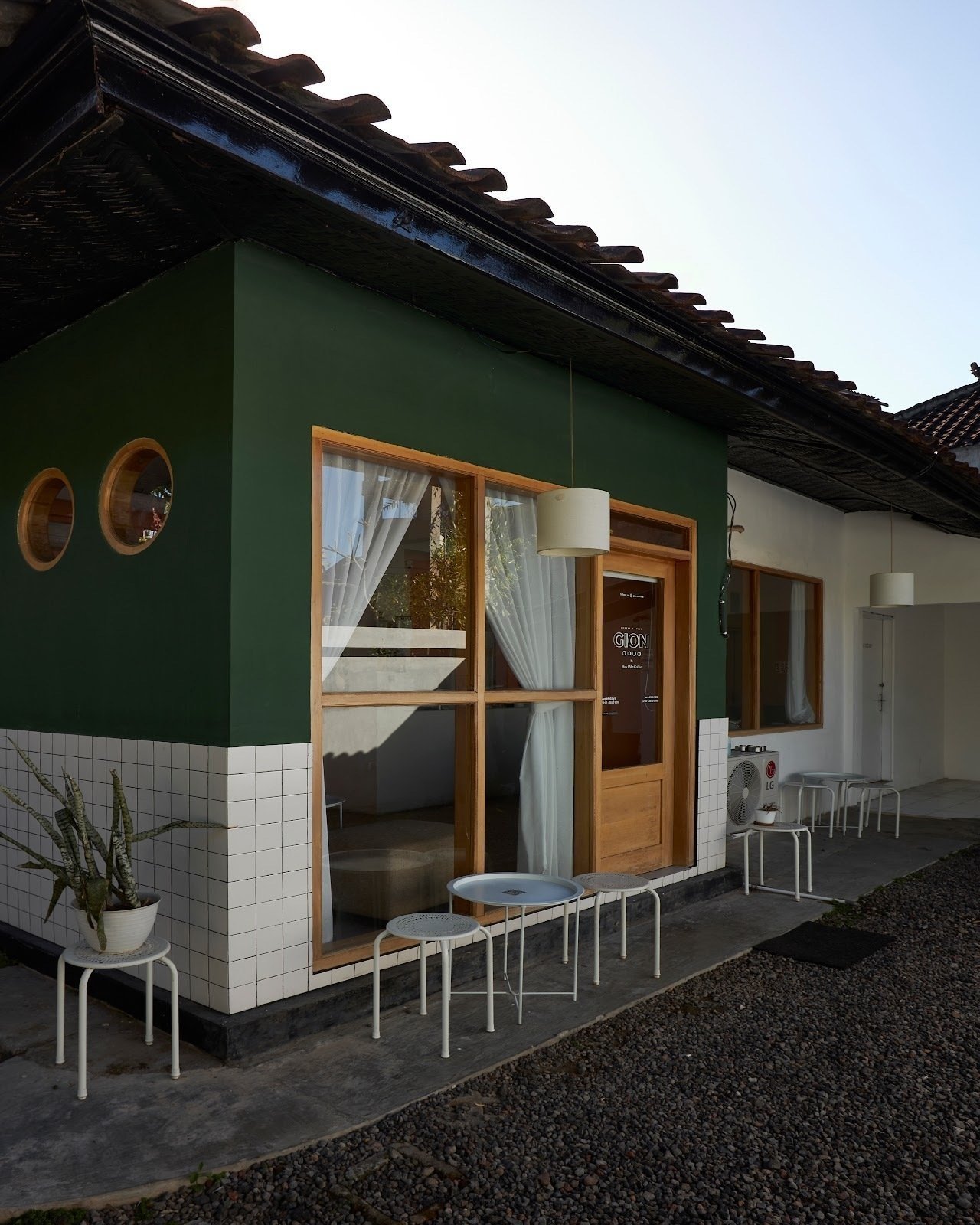 <span class="translation_missing" title="translation missing: en.meta.location_title, location_name: Gion Coffee and Space, city: Denpasar">Location Title</span>