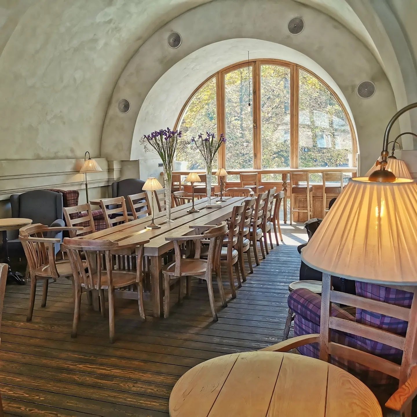 <span class="translation_missing" title="translation missing: en.meta.location_title, location_name: DoubleDecker Cake and Coffee, city: Dnipro">Location Title</span>