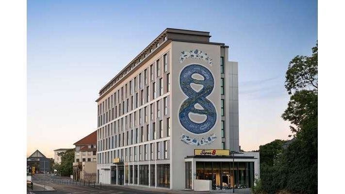 <span class="translation_missing" title="translation missing: en.meta.location_title, location_name: Super 8 by Wyndham Dresden, city: Dresden">Location Title</span>
