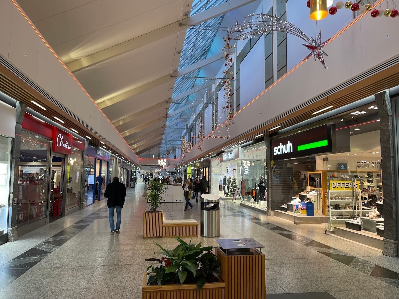 <span class="translation_missing" title="translation missing: en.meta.location_title, location_name: Gyle Shopping Centre, city: Edinburgh">Location Title</span>