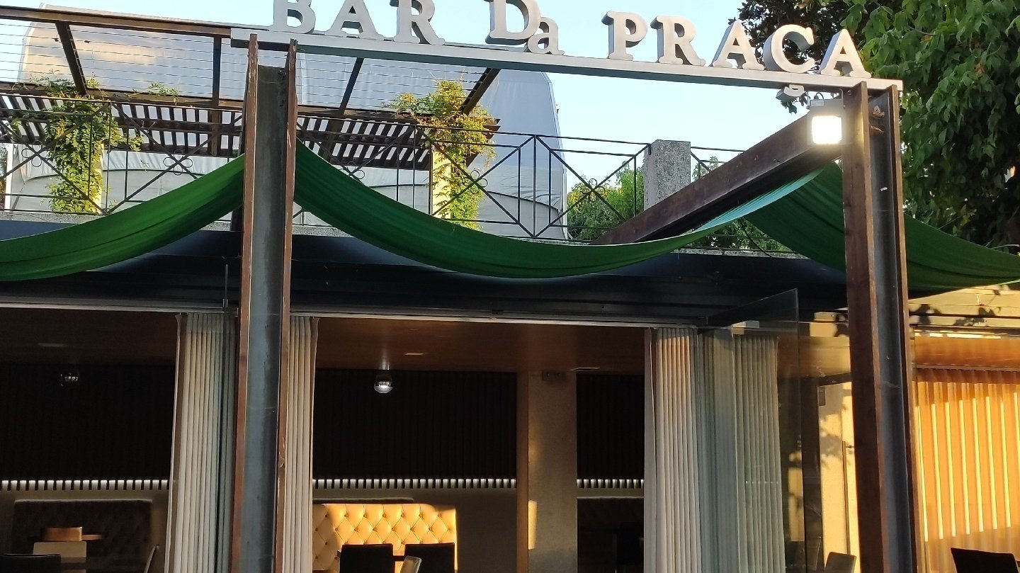 <span class="translation_missing" title="translation missing: en.meta.location_title, location_name: Bar da Praça, city: Fafe">Location Title</span>