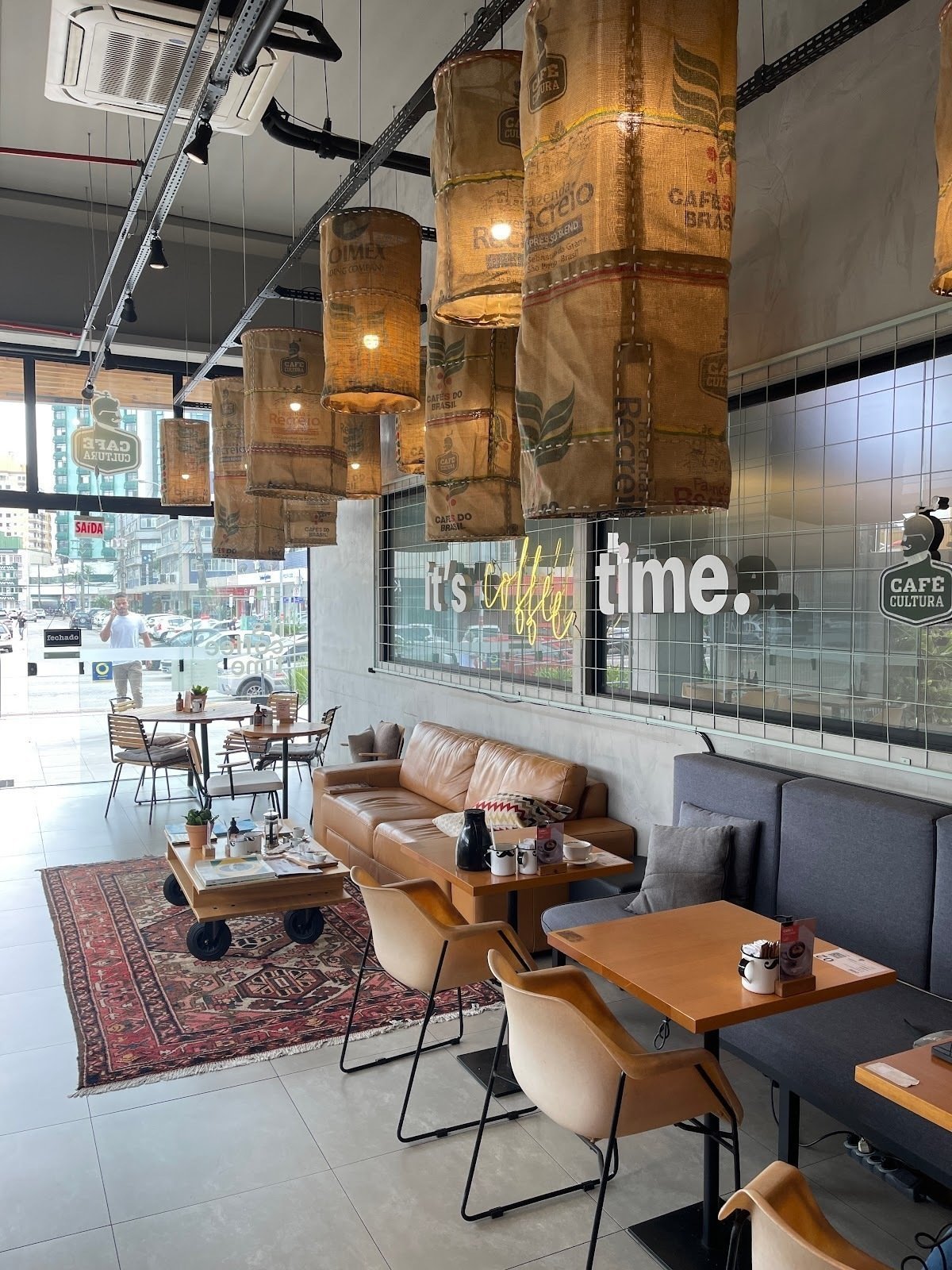 <span class="translation_missing" title="translation missing: en.meta.location_title, location_name: Café Cultura, city: Florianópolis">Location Title</span>