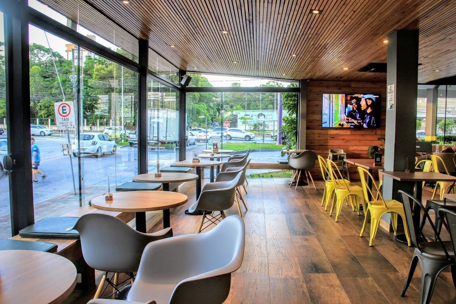 <span class="translation_missing" title="translation missing: en.meta.location_title, location_name: Garapuvu Café &amp; Bistrô, city: Florianópolis">Location Title</span>