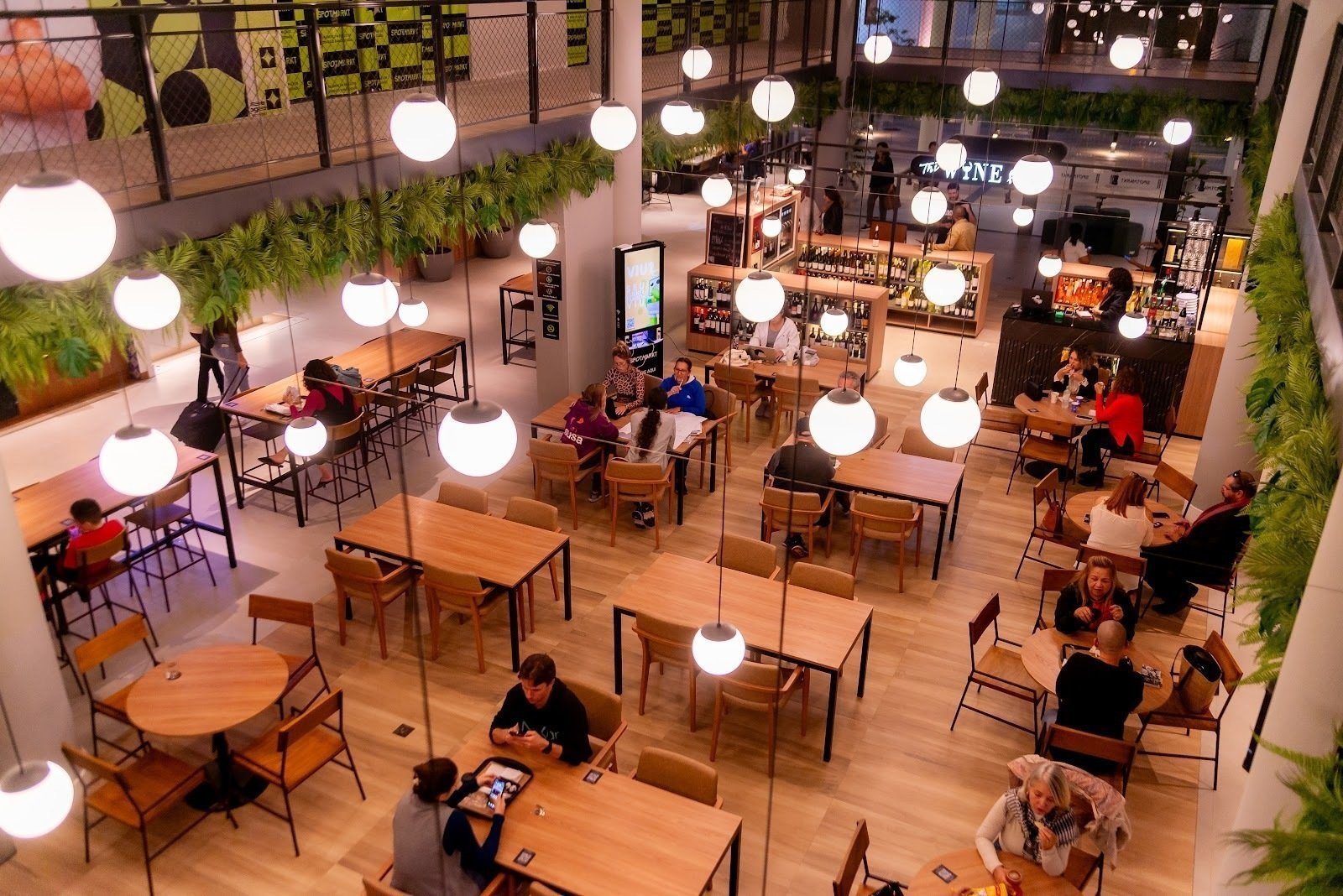 <span class="translation_missing" title="translation missing: en.meta.location_title, location_name: SpotMarkt Mall, city: Florianópolis">Location Title</span>