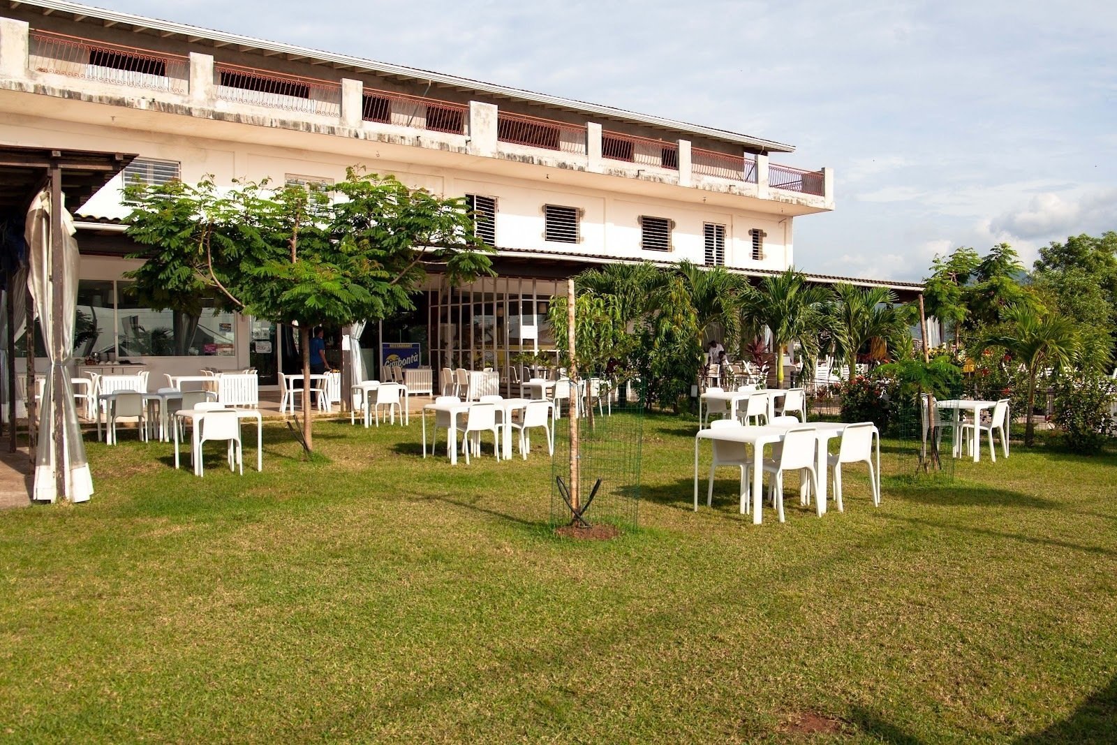 <span class="translation_missing" title="translation missing: en.meta.location_title, location_name: Gigibontà Ice Cream and Pizzeria, city: Freetown">Location Title</span>