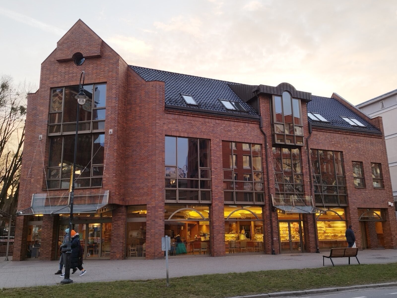 <span class="translation_missing" title="translation missing: en.meta.location_title, location_name: Piekarnia Cukiernia Pellowski, city: Gdańsk">Location Title</span>