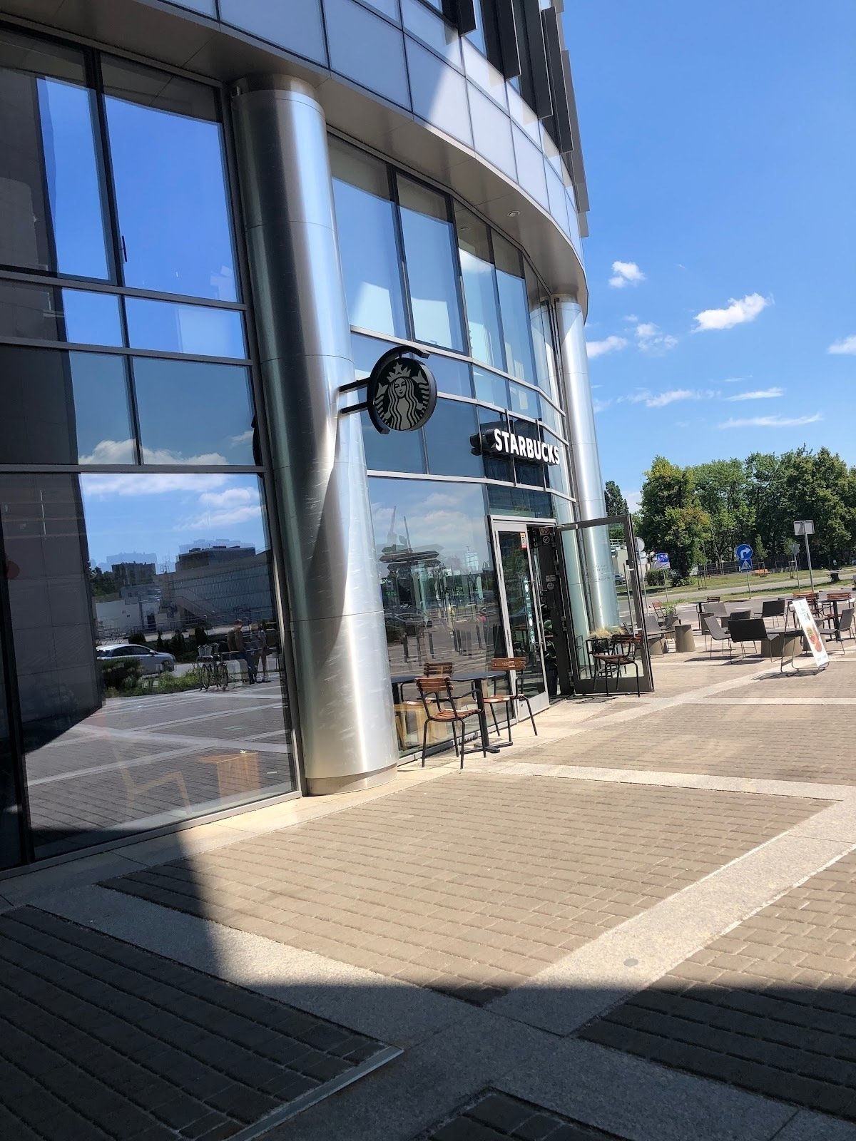<span class="translation_missing" title="translation missing: en.meta.location_title, location_name: Starbucks @ Aleja Grunwaldzka, city: Gdańsk">Location Title</span>