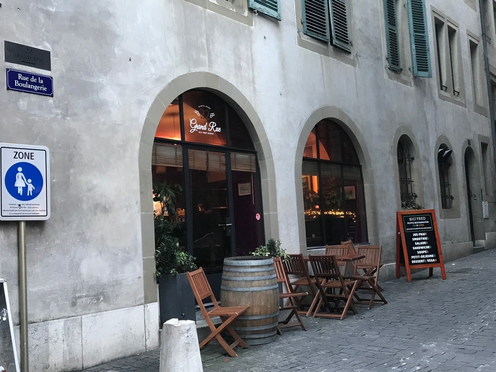 <span class="translation_missing" title="translation missing: en.meta.location_title, location_name: 22 grand&#39;rue, city: Geneva">Location Title</span>