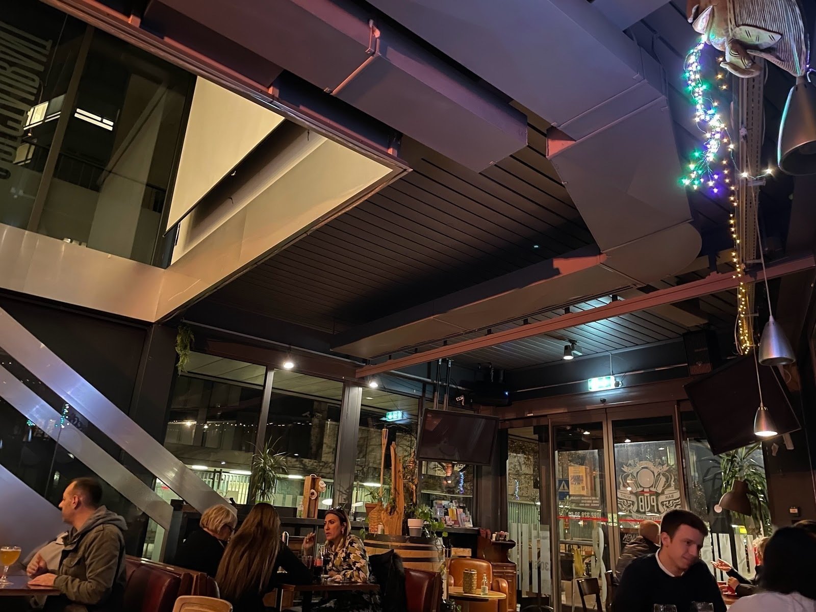 <span class="translation_missing" title="translation missing: en.meta.location_title, location_name: Italien Pub, city: Geneva">Location Title</span>