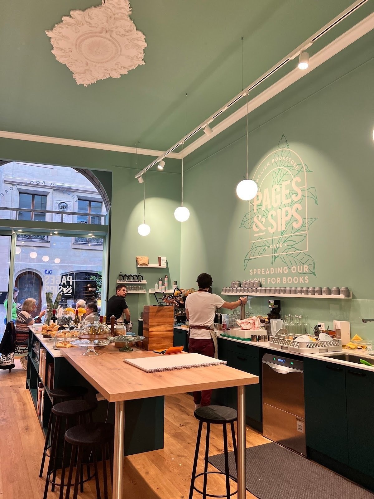 <span class="translation_missing" title="translation missing: en.meta.location_title, location_name: Pages &amp; Sips, city: Geneva">Location Title</span>