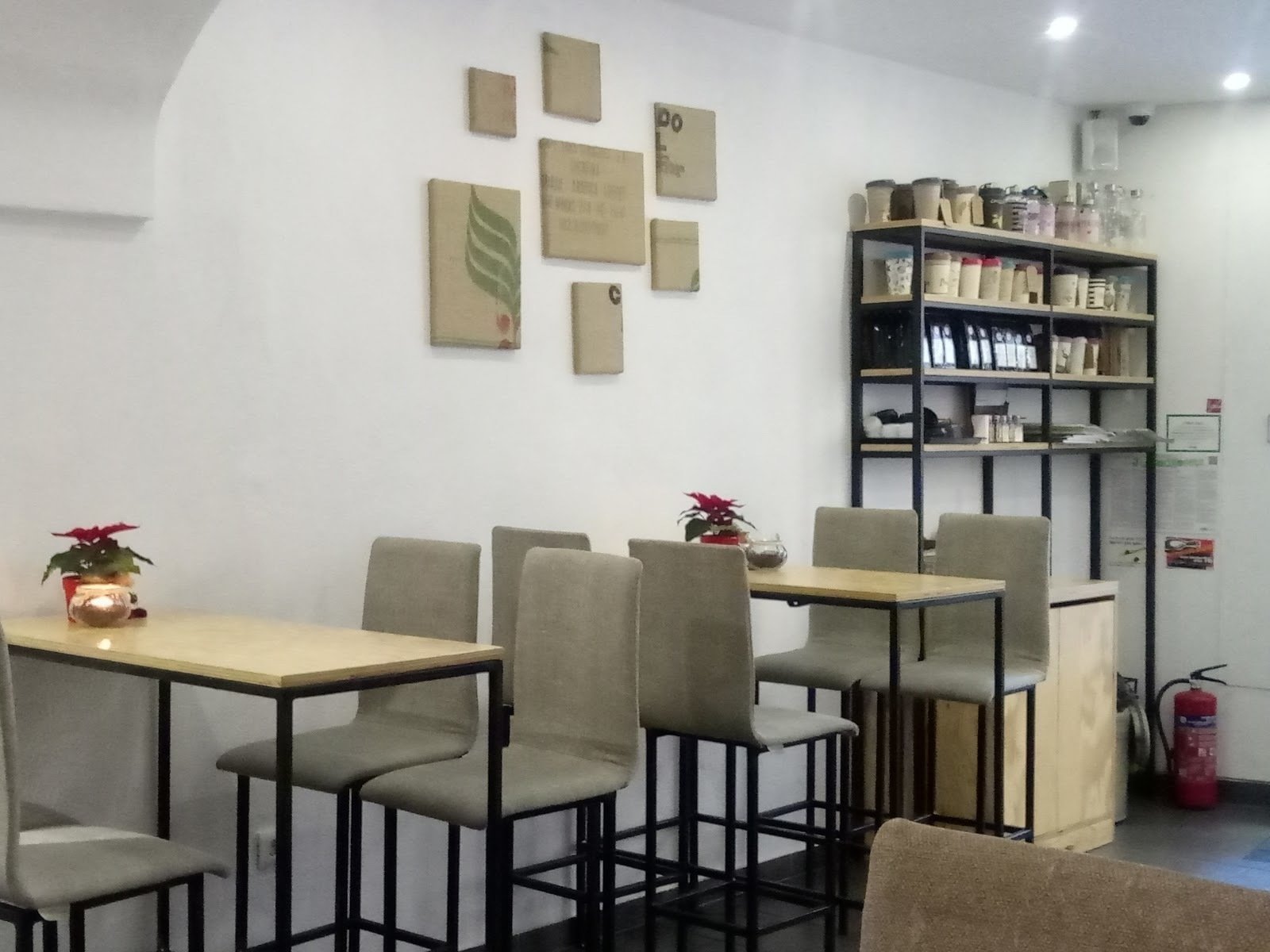 <span class="translation_missing" title="translation missing: en.meta.location_title, location_name: il Cafe, city: Graz">Location Title</span>
