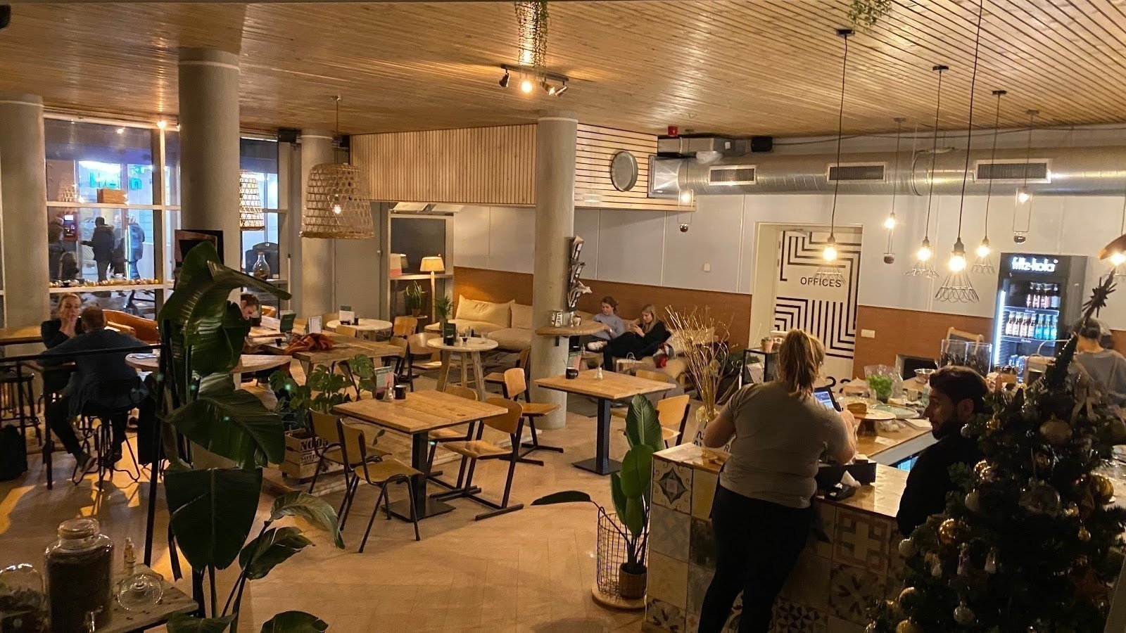 <span class="translation_missing" title="translation missing: en.meta.location_title, location_name: Coffee Break, city: Groningen">Location Title</span>